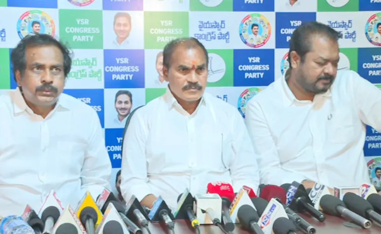 మీ రాజకీయాల కోసం ముద్రగడను కించపర్చొద్దు: వైఎస్సార్‌సీపీ