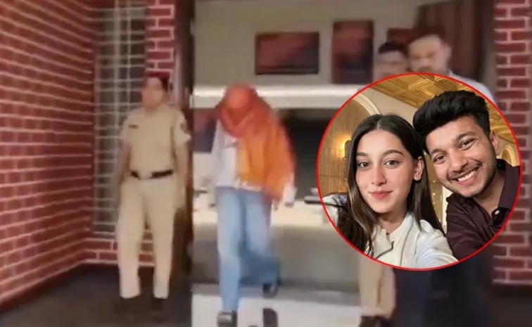 కుట్ర లవర్స్‌దే.. మరి తోసిందెవరు?