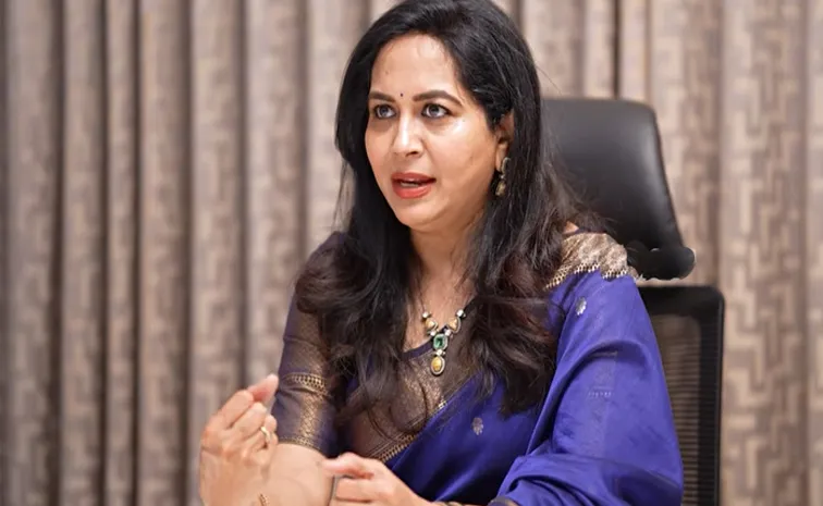 మీ దుస్తులు మీ ఇష్టం.. వాడి కళ్లు వాడి ఇష్టం: సింగర్ సునీత 