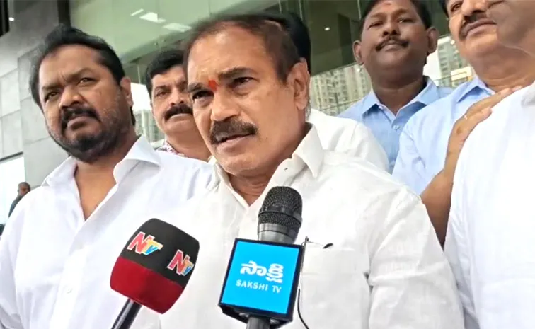 ఆస్పత్రిలో ముద్రగడను పరామర్శించిన బొత్స, తోట త్రిమూర్తులు