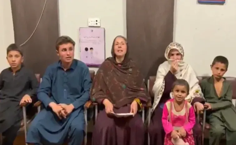 Pakistan police rescue French woman and five childrens