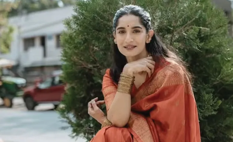 చీర కత్తిరించి మృతదేహాన్ని నేనే కిందికి దించా: నటి 