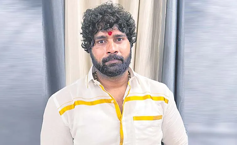 తక్కువ ధరకు బంగారం ఇప్పిస్తానని..