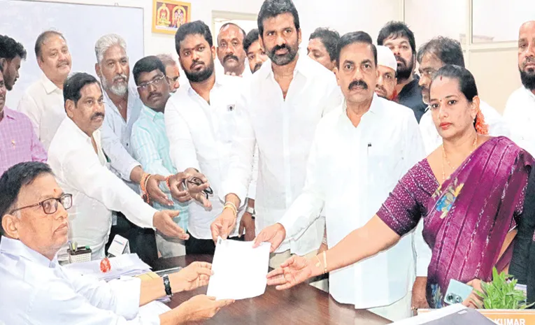 టీడీపీకి ఏజెంట్‌గా కమిషనర్‌ 