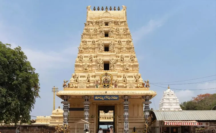 ద్వారకా తిరుమలలో భద్రతా వైఫల్యం.. భక్తుల ఆగ్రహం
