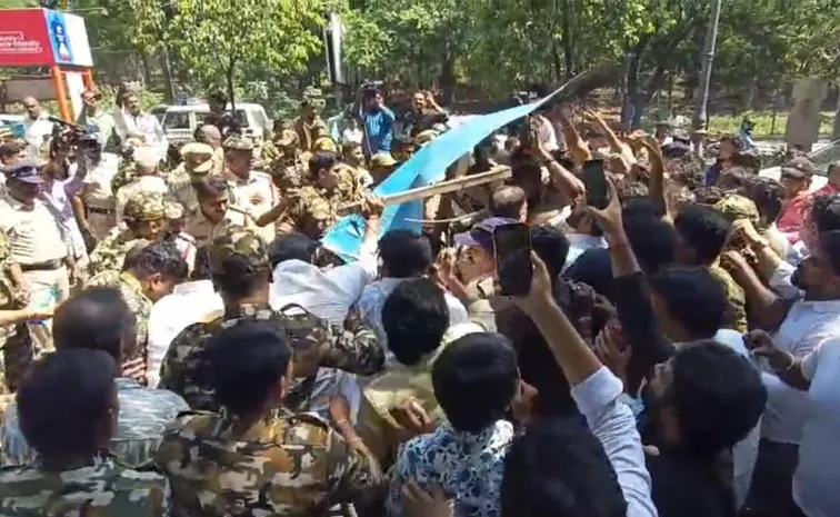 YSRCP Leaders Protest At Tirumala Alipiri