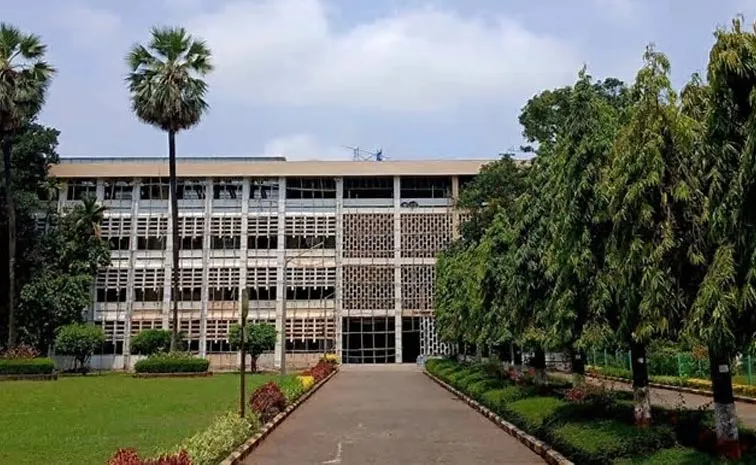 JEE Advanced Website Flaw 16 Year-Old Flags Mega Data Leak IIT Roorkee Acts