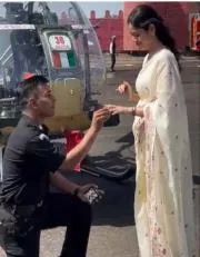 Army pilot proposes to girlfriend in front of helicopter Goes Viral