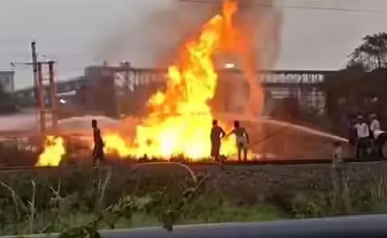 Massive fire breaks out at West Bengals Haldia Refinery, several workers injured