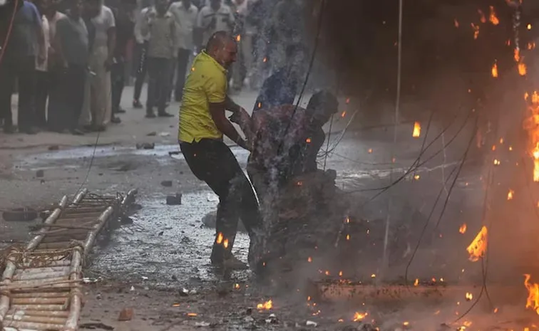 ఢిల్లీ ఘటనలో మరో హృదయ విదారక దృశ్యం