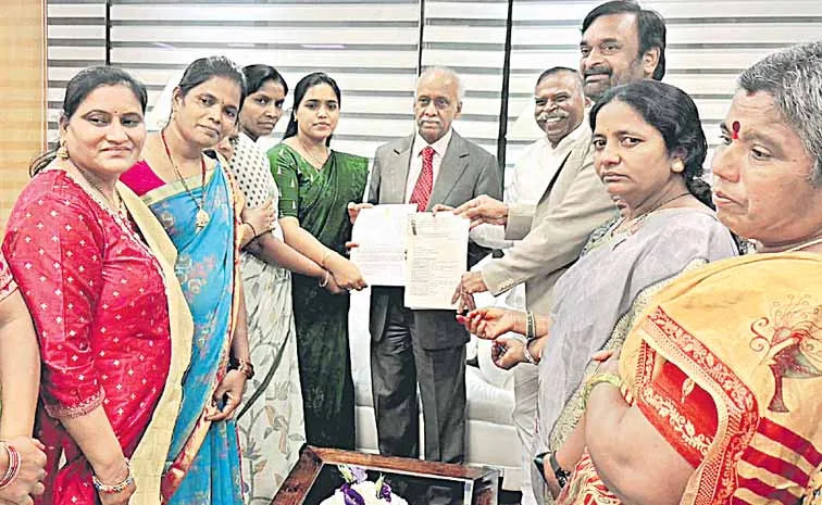 Women farmers and farm laborers from Mamillapalli appeal to the National Human Rights Commission