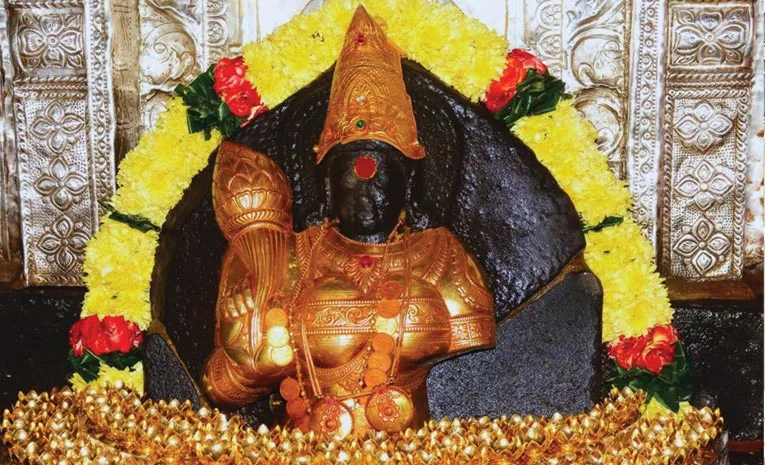 Kanaka Mahalakshmi Temple Employees Protest Against EO's Attitude