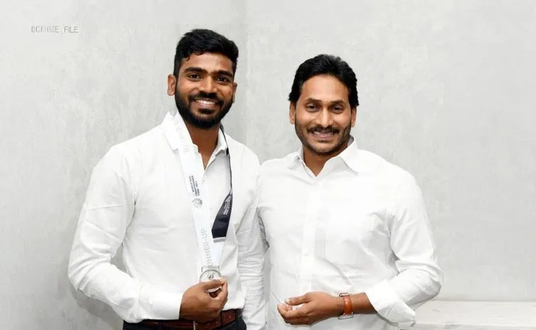 క్రికెటర్ కేఎస్ భరత్‌కు వైఎస్ జగన్ శుభాకాంక్షలు