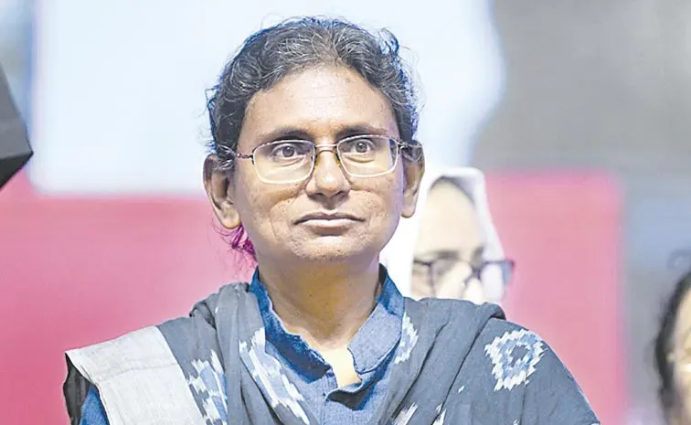 మీనాక్షి నటరాజన్‌కు షాక్‌.. ఎన్నికల సంఘం కీలక నిర్ణయం
