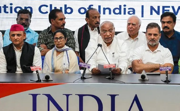 Trinamool rebellion: 20 party MPs plan to form a separate bloc and support NDA