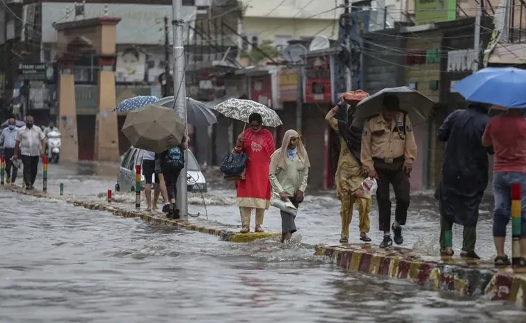 Mumbai Rains Severe Waterlogging Closes Andheri Subway