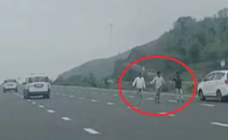 ratlam delhi mumbai expressway nitin gadkari security breach villagers protest