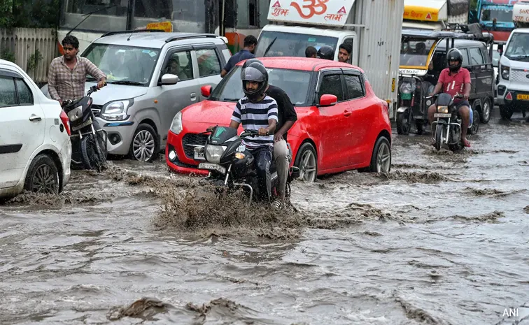 Heavy monsoon rain wreaks havoc across India