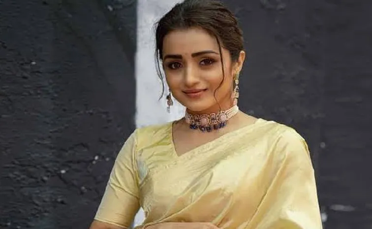 Trisha Emotional Post On S Janaki
