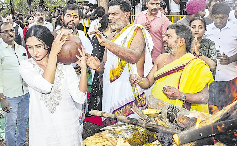 గాన కోకిలకు కన్నీటి వీడ్కోలు
