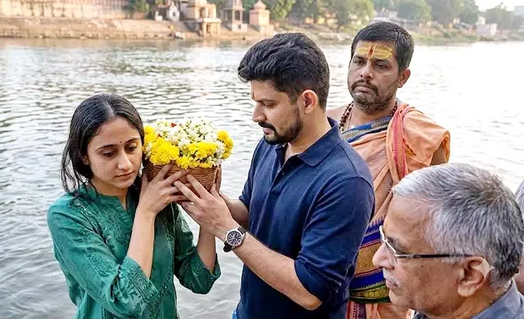 Janaki emotionally immersed her ashes in the sacred Cauvery River