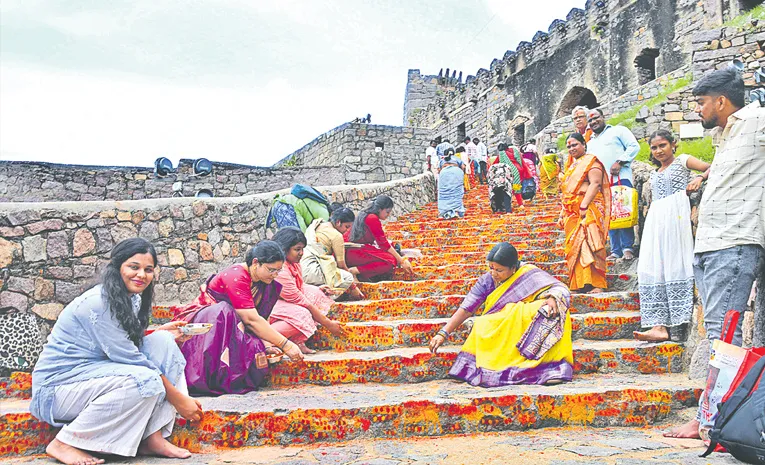 గోల్కొండకు పండగొచ్చింది..