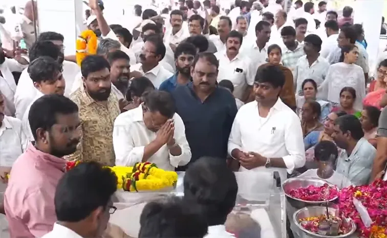 YS Jagan Kirlampudi Tour Pays Tribute To Mudragada