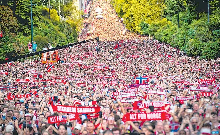 Norway football team receives warm welcome back home