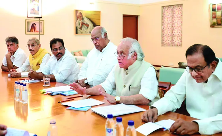 విమర్శనాస్త్రాలను సిద్ధంచేస్తున్న కాంగ్రెస్‌ 