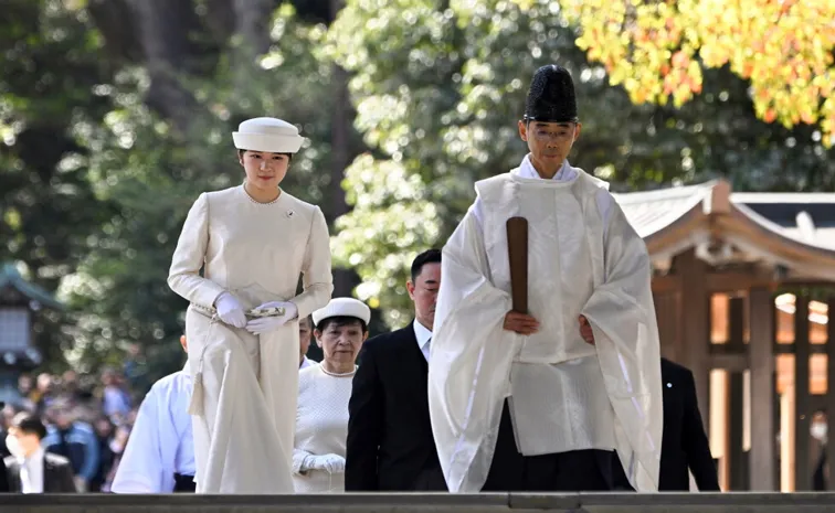 Japanese Parliament relaxes royal succession rules