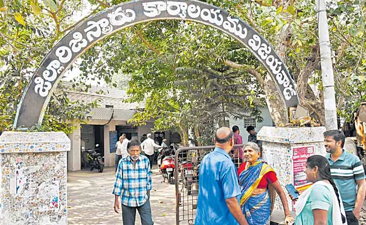 ప్రజల ఆస్తులపై ప్రైవేటు పంజా!