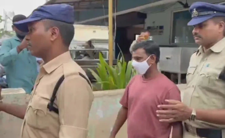 బొబ్బిలి సబ్‌ జైలుకు జర్నలిస్ట్‌ కేవీఆర్‌