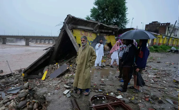 Heavy Rains and Cloudbursts Ravage Northern India Claiming 17 Lives