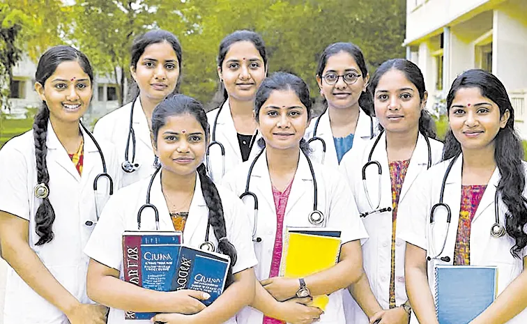 నీట్‌లో భారీగా టాప్‌ స్కోరర్లు