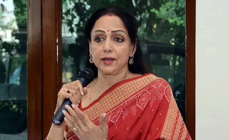 ‘నీట్’ ఆందోళనలపై హేమామాలిని వివాదాస్పద వ్యాఖ్యలు