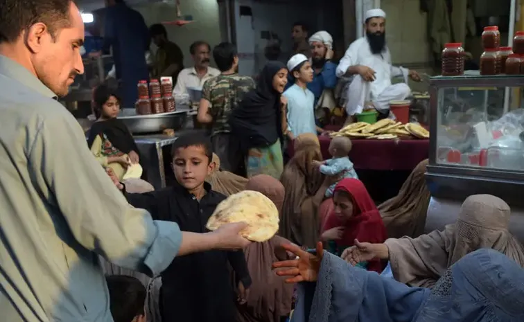 Pakistan's Poverty Rate Hits 28.9% Amid Deepening Economic Crisis