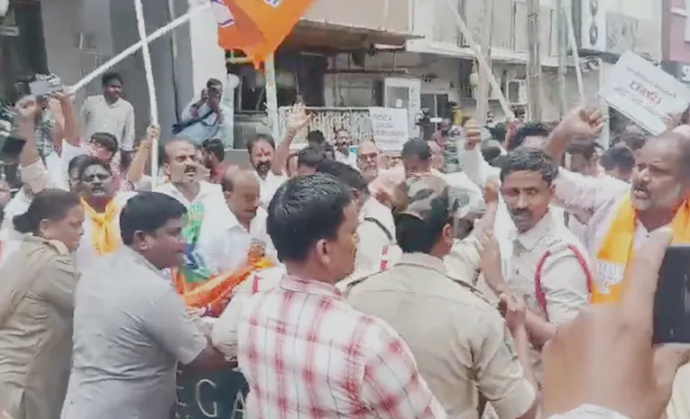 Congress And BJP Leaders Protest At Vijayawada