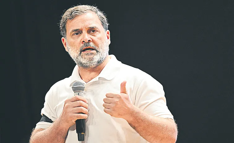 Rahul Gandhi condemned the police action against student protesters