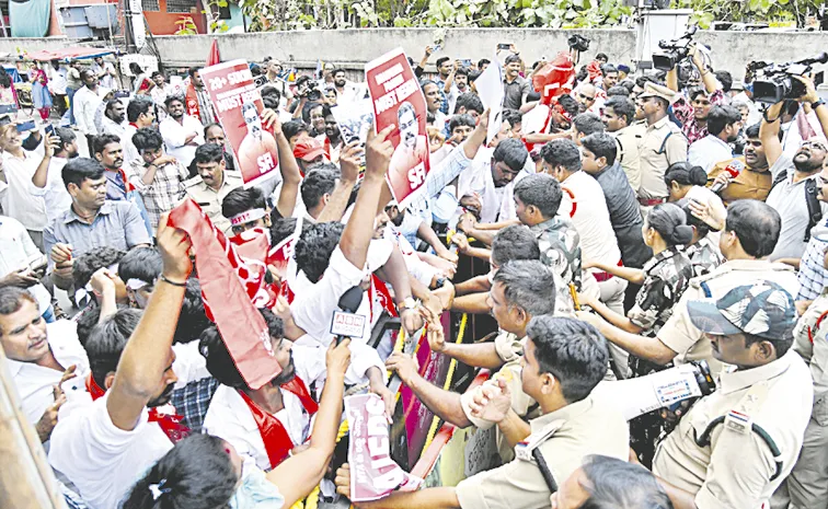 బూటు కాళ్లతో తన్ని.. పిడిగుద్దులు గుద్ది..