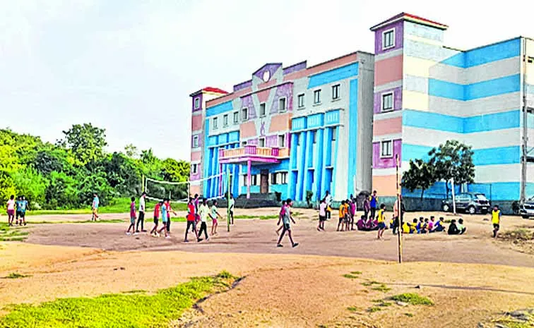 ఎస్సీ గురుకులంలో కొత్త కొలువులకు మంగళం!
