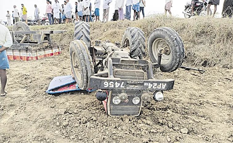 Tractor Driver Dies After Tractor Overturns