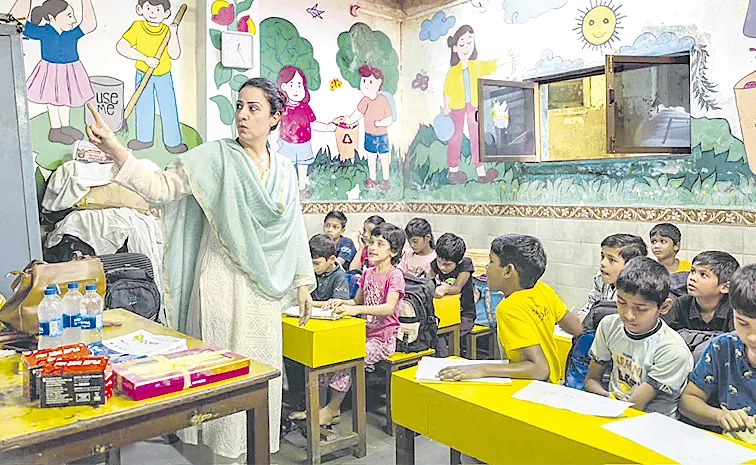 Indian Teacher Rouble Nagi Who Painted Murals In Slums Wins Global Teacher Prize1