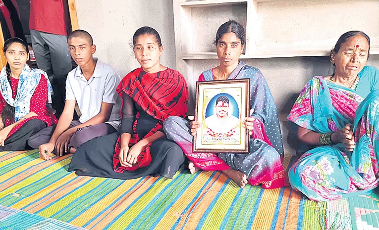 KTR Help To Nerella Victim Gandham Gopal Family