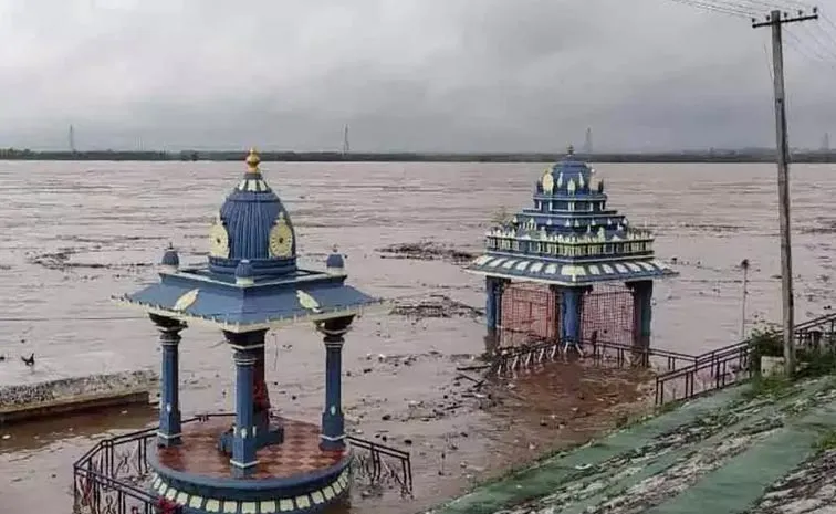Godavari in Spate: First Flood Warning Issued at Bhadrachalam