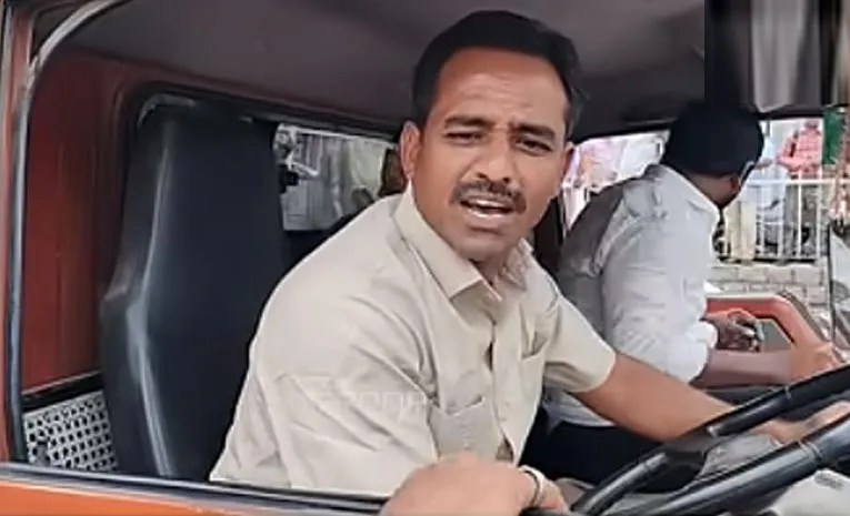 పోలీస్‌ వ్యాన్‌ తాళం చెవి చోరీ