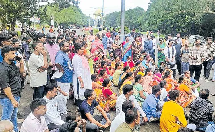 కదంతొక్కిన ఉక్కు నిర్వాసితులు