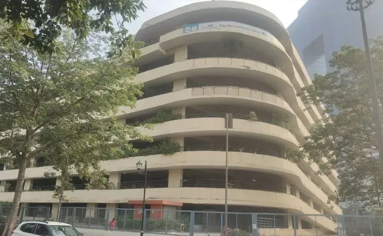 Woman Dies by Suicide After Jumping From Noida Sector 18 Car Parking