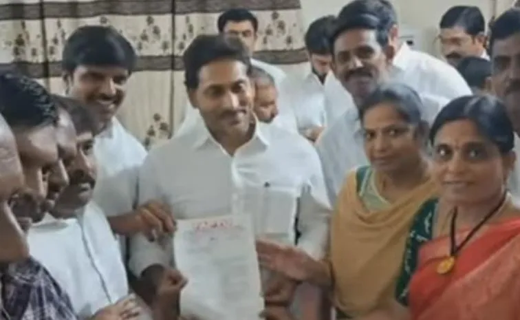 Teachers Union Leaders Meet Ys Jagan