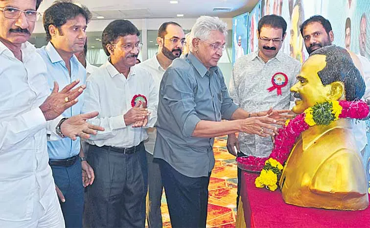 పేదల జీవితాల్లో వెలుగు నింపారు
