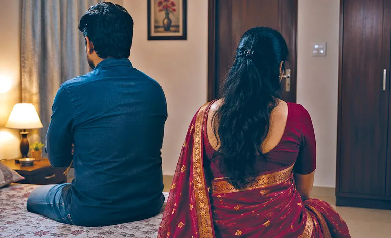 భర్త, ఇద్దరు పిల్లలను వదిలి ప్రియుడితో శోభ కొత్త కాపురం!